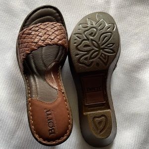 NWOT - Woman’s Born Open Toe Sandal